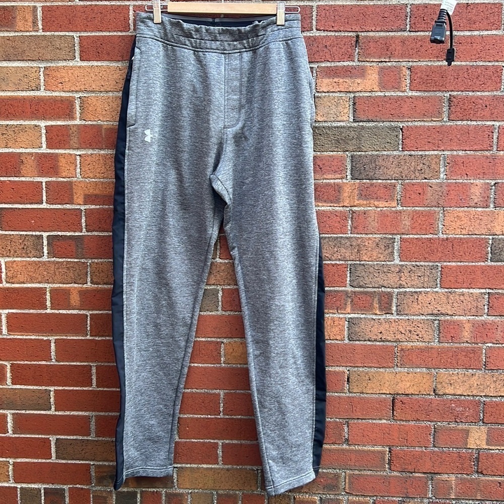 Grey sweatpants with zipper pockets